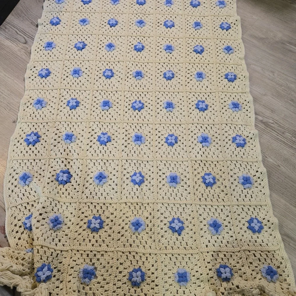 Vtg‎ Handmade Crochet Throw 3D Flower Granny Square Blanket 82x47